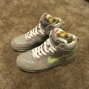 Nike Dunk Hi Mid Top